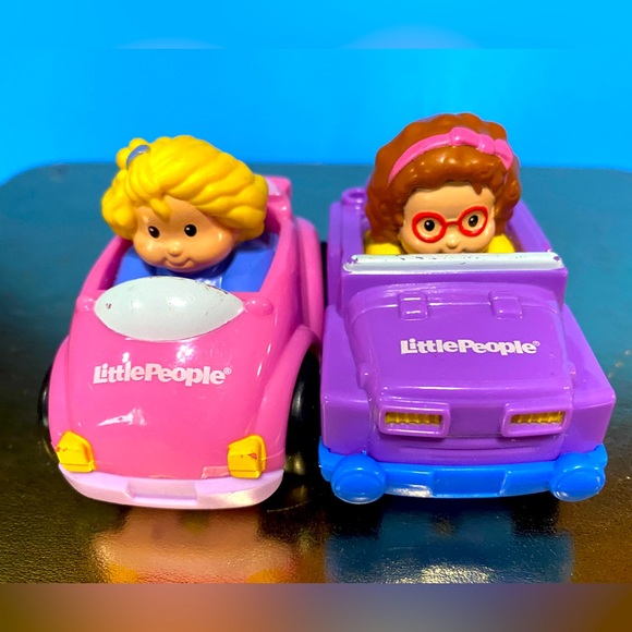 FISHER-PRICE 2009 LITTLE PEOPLE WHEELIES MAGGIE/PURPLE JEEP & SARAH IN PINK CAR - Picture 4 of 10